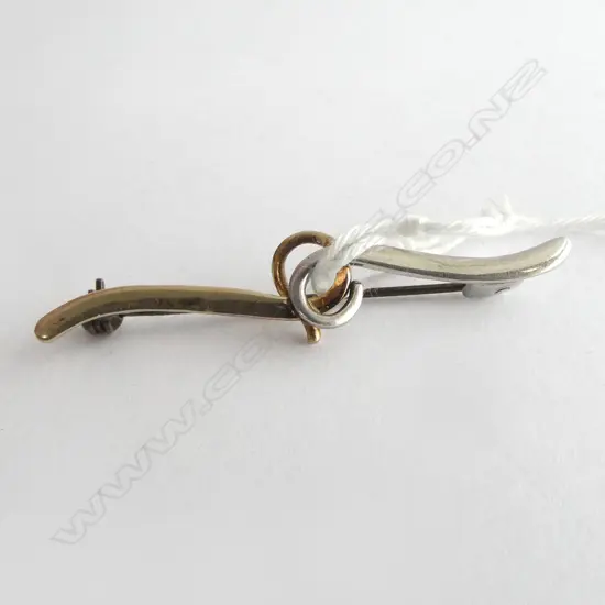 9ct & SILVER SCROLLING BAR BROOCH