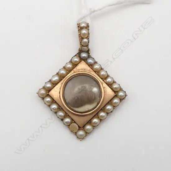 VICTORIAN 9ct or higher GOLD & SEED PEARL MOURNING LOCKET 5.94gms peal missing + old repair