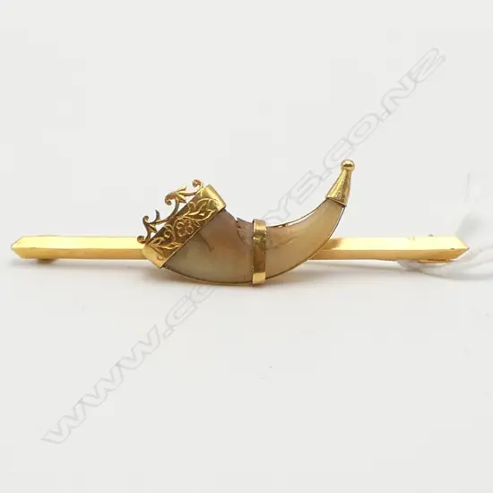 EARLY 20thC 22ct GOLD AND TIGER CLAW BROOCH 8.14gms