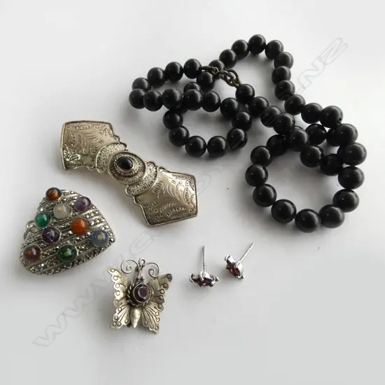 SILVER MARCASITE & GEMSTONE HEART PENDANT/SILVER GARNET BROOCH & EARRINGS/OBSIDIAN BEAD NECKLAND & SILVER BROOCH