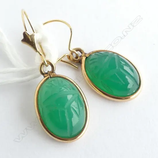 PR 14ct GOLD CARVED GREEN GLASS SCARAB EARRINGS 3.3gms