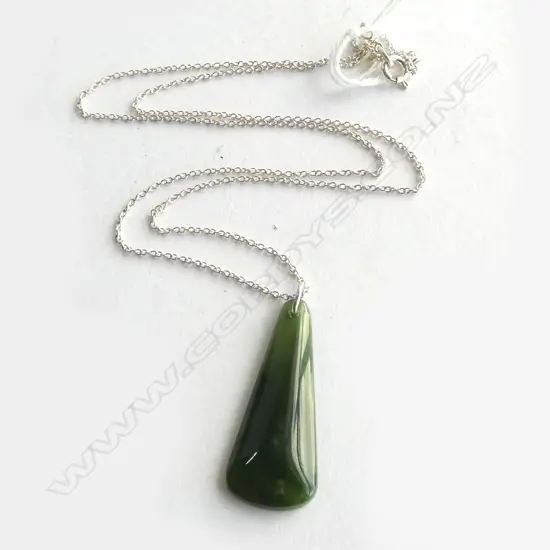 GREENSTONE PENDANT ON STG SILVER CHAIN L.500mm