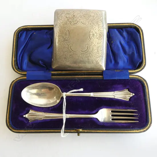 CASE STG SILVER M&W KNIFE & SPOON, SHEFFIELD 1908 + STG CIG. CASE, BIRMINGHAM 1901, 95gms TOTAL