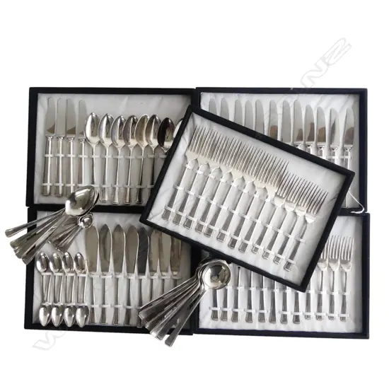 8 PLACE 86 PCE 'WARRISS PLATE' CUTLERY SET INCL. 5 TRAYS