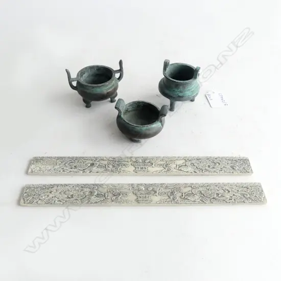 3 ORIENTAL INCENCE BURNERS + 2 METAL PLAQUES L.230mm