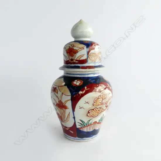 OLD 19thC JAPANESE IMARI TEMPLE VASE LIDDED WITH POINTED FINIAL H. 210mm