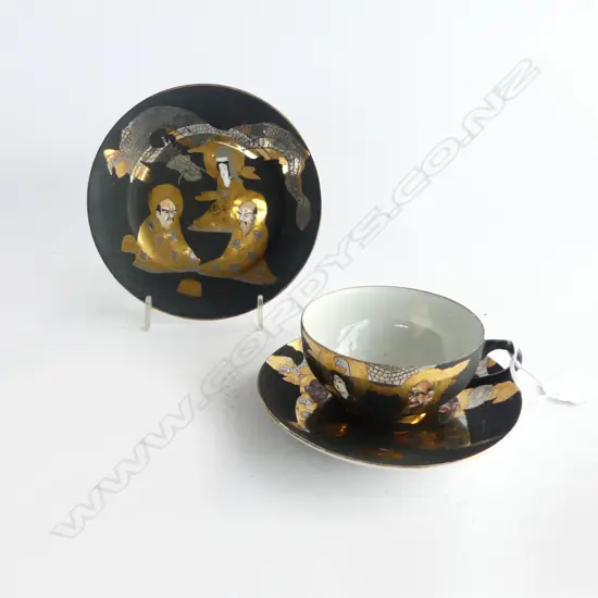 JAPANESE SATSUMA 'IMMORTALS' TRIO ON DARK BACKGOUND 