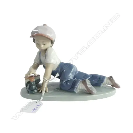 LLADRO #7619 'ALL ABOARD' H.125mm