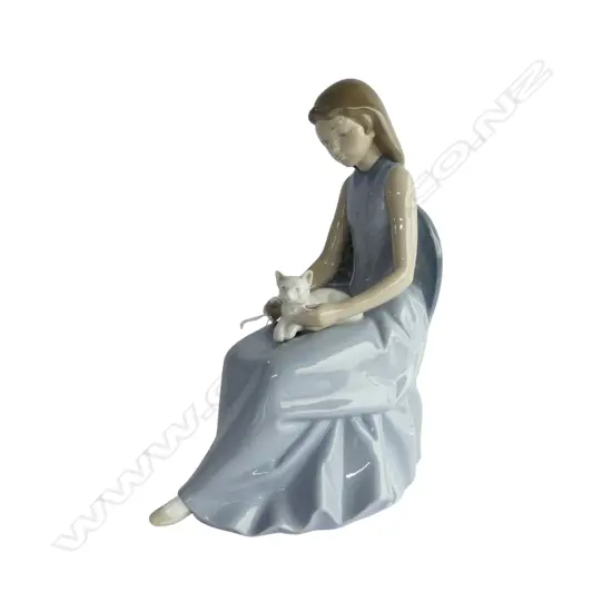 LG NAO FIGURINE, GIRL w. CAT H.270mm