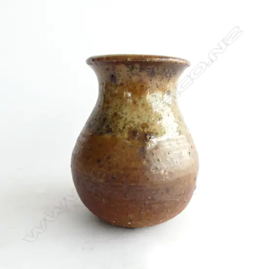 SMALL PETER ALGER N.Z. STUDIO POTTERY SHINO GLAZED VASE H.120mm