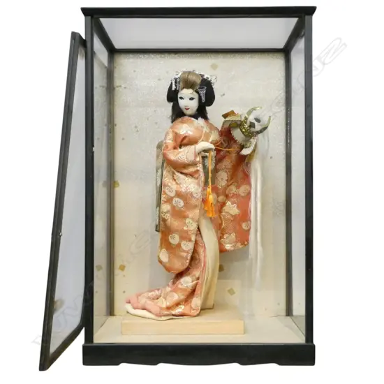 JAPANESE DOLL IN CASE (DOOR NEEDS PIN) H.490mm