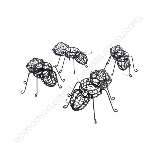 4 METAL ANT TEALIGHT HOLDERS L.230mm (ONE ANTENNA MISSING)