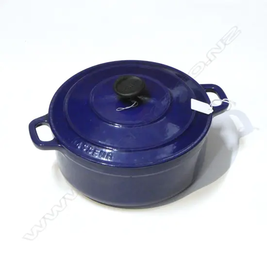 CHASSEUR BLUE ENAMEL CAST IRON LIDDED CASSEROLE 250mm dia