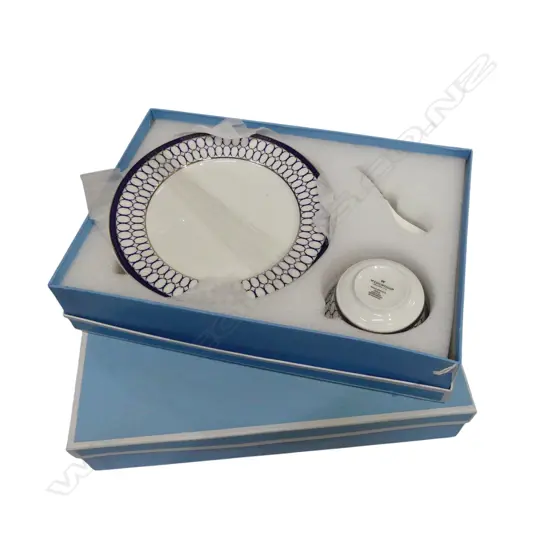 2x 4 PCE WEDGWOOD 'RENAISSANCE GOLD' PLACE SETTINGS, BOXED