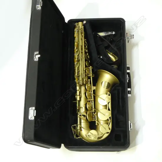 YAMAHA Q-CLASS SAXOPHONE, CASED