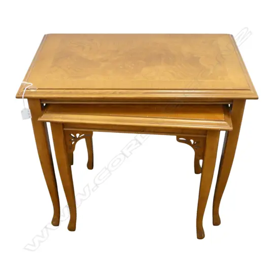 2 NESTING TABLES W.635mm