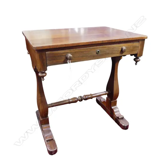 VICTORIAN MAHOGANY SIDE TABLE, 610x455x645mm