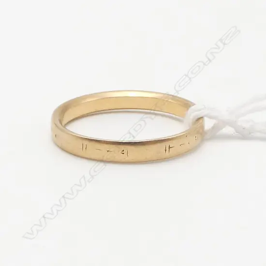 VINTAGE 18ct GOLD BAND RING fine banded design 2.68gms SIZE M