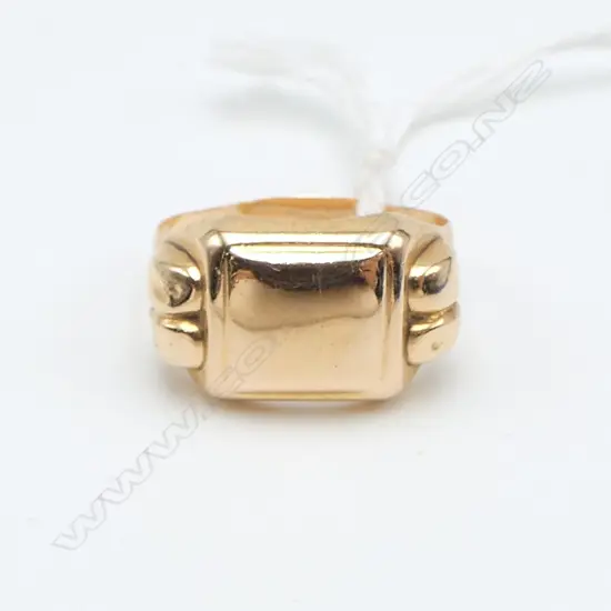 9CT GOLD SIGNET RING 4.46gms SIZE Q1/2