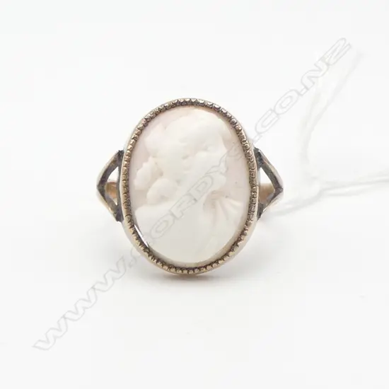 9ct GOLD CAMEO RING 4.56gms