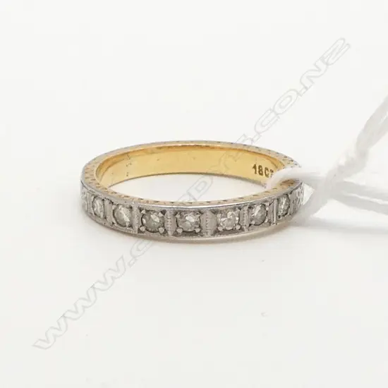 VINTAGE 18ct GOLD & 7 DIAMOND SET BAND RING 2.66gms SIZE K