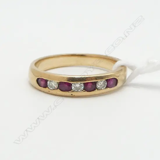 9CT RUBY & DIAMOND RING, 3.2gms SIZE P