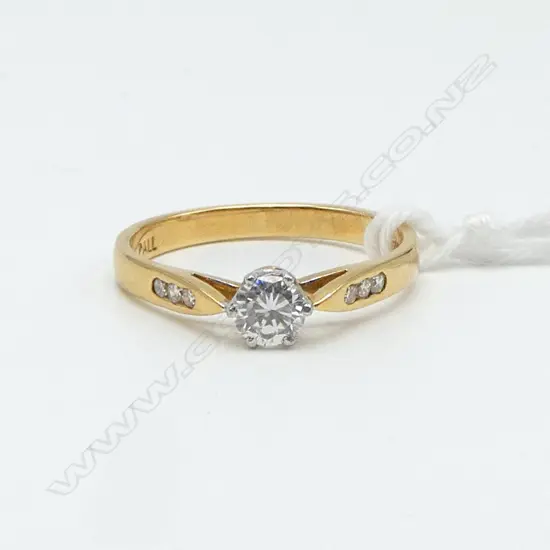 18CT PALLADIUM DIAMOND RING, 2.2gms (EST. diamond size 0.20cts) SIZE M