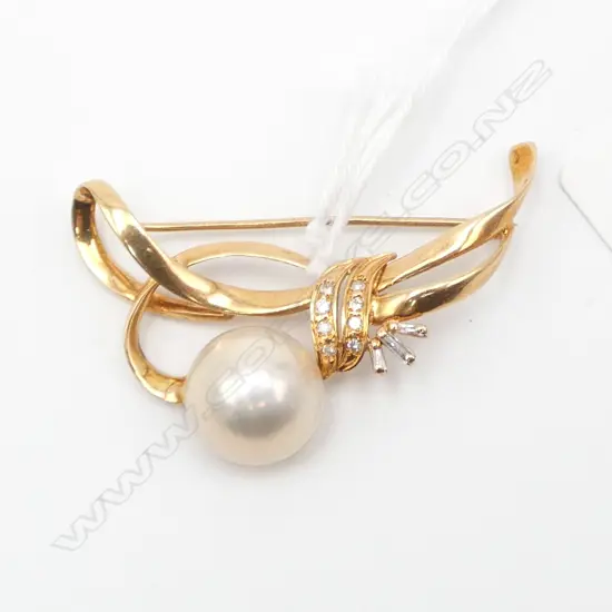 STYLISH 18CT GOLD LGE MABE PEARL & 11 DIAMOND SPRAY BROOCH 9.88gms