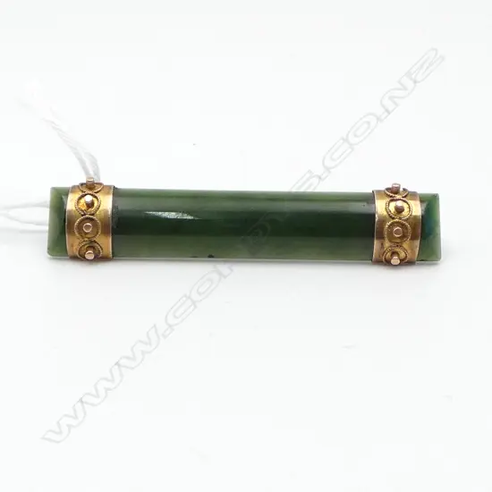 GOLD & GREENSTONE BAR BROOCH L.55mm 5.98gms pin replaced