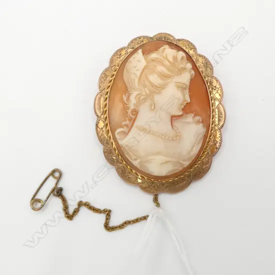 9ct GOLD FRAMED CAMEO woman in profile carved shell 15gms
