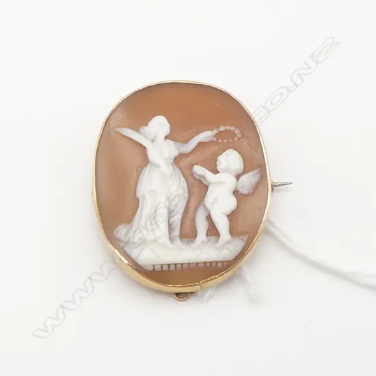 ANTIQUE 9ct GOLD framed CAMEO BROOCH 8gms