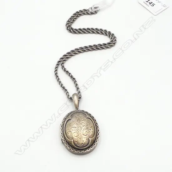 ANTIQUE SILVER ENGRAVED LGE engraved LOCKET on SILVER ROPE TWIST NECKLACE 44gms