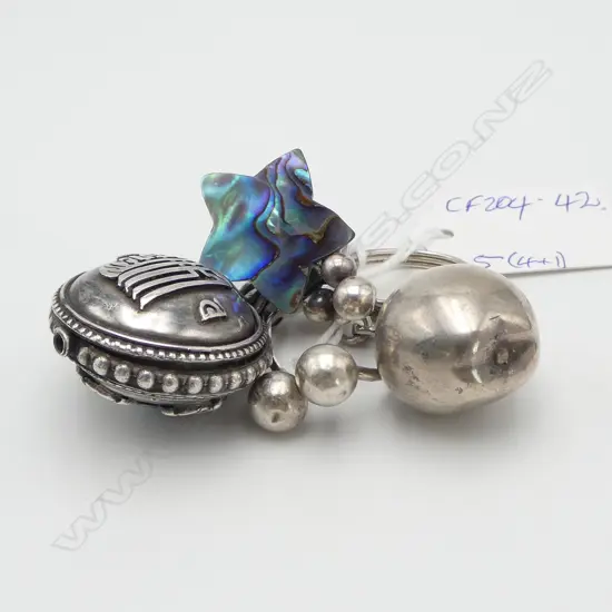 4 SILVER JEWELLERY ITEMS: 2 rings + tribal Chinese locket w turquoise + apple pendant 3D & paua star & plated ring