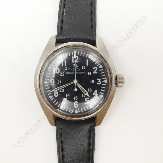VINTAGE GENT'S WATCH not the original movement + wrong winder + dial is not luminescing ? running