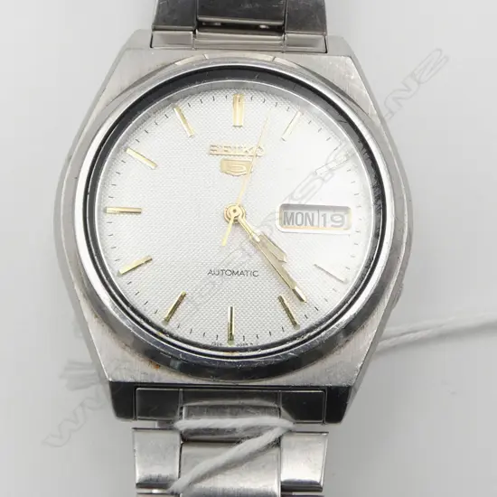 VINTAGE GENT'S SEIKO 5 white dial stainless steel WRISTWATCH automatic running