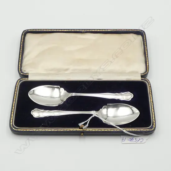 PR SILVER PRESERVE SPOONS Sheffield 1929. In original fitted box. 50gms