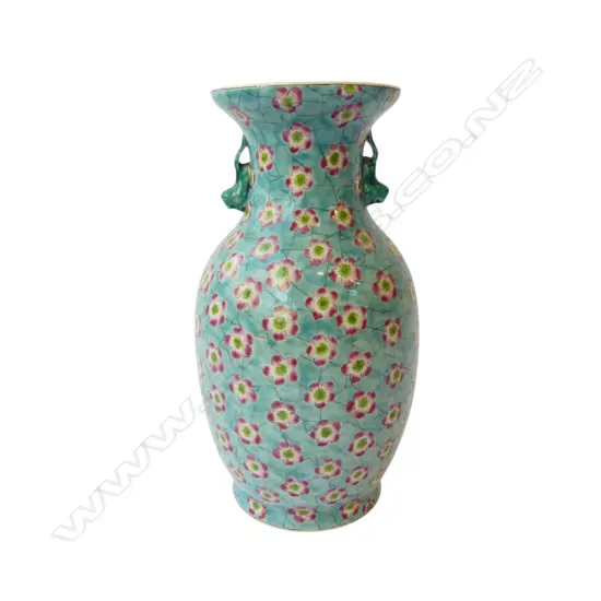 CHINESE 19thC STYLE FAMILLE ROSE VASE H.310mm