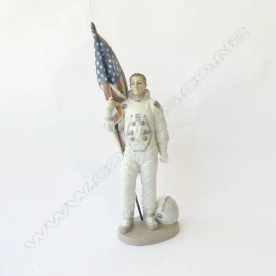 LLADRO ASTRONAUT W. BOX [FOREARM REPAIRED] H.400mm