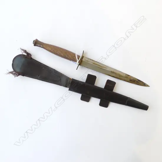 VINTAGE COMMANDO FIGHTING KNIFE in leather sheath L.295mm