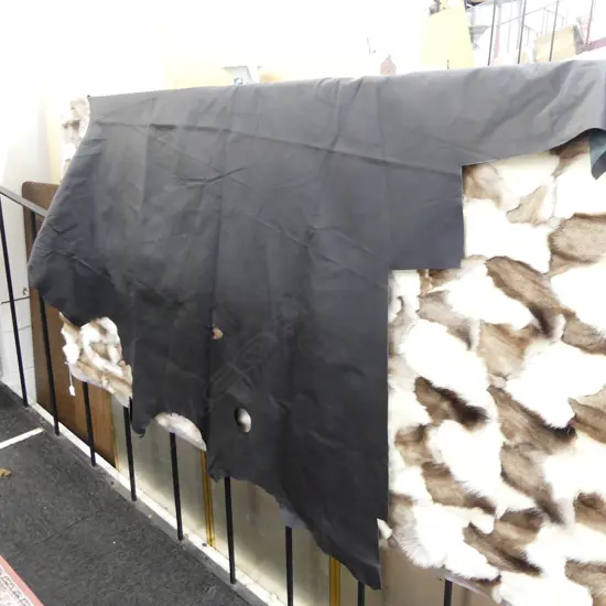 BLACK LEATHER HIDE 1900x1900mm