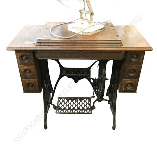 OAK SINGER TREADLE SEWING MACHINE 930x460x790mm veneer faults to top