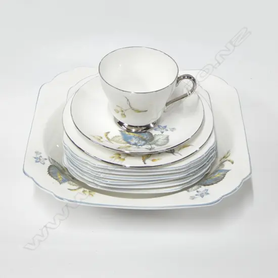 SHELLEY CHINA DESSERT BOWL & 6 PLATES & CSP FLORAL PAT