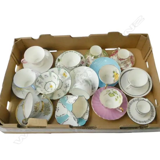 TRAY LOT OF 10 SHELLEY C/S & 3 SHELLEY COFFEE CANS