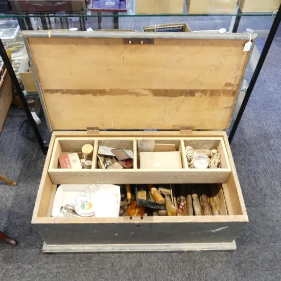 VINTAGE CABINET MAKERS FITTED TOOL CHEST w. ASST. TOOLS etc 800x440x310mm