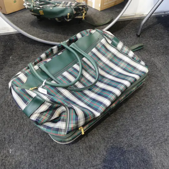 PIERRE CARDIN SUITCASE ON WHEELS W.570mm