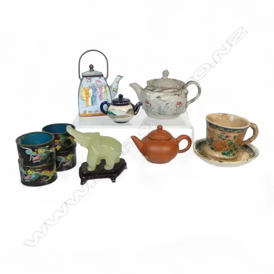 SMALL TRAY OF MINIATURE ORIENTAL PCS, 4 TEAPOTS, C/S, JADE ELEPHANT & 4 CLOISONNÉ NAPKIN RINGS