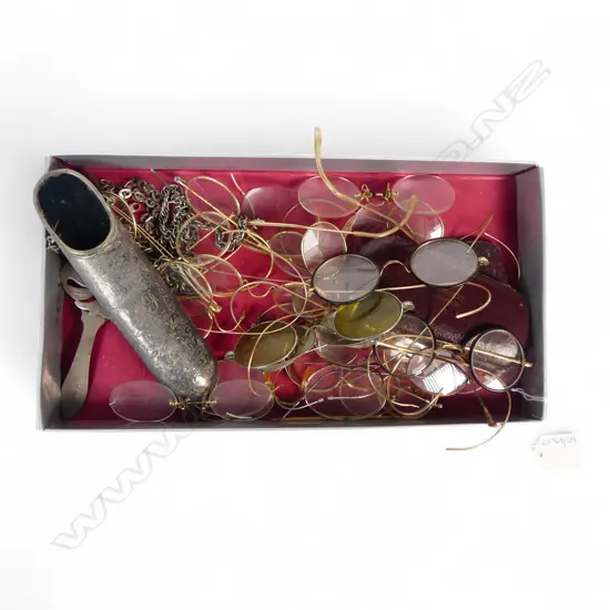 TRAY OF VINTAGE SPECTACLES & CASES