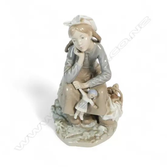 LLADRO FIGURE GIRL WITH DOLL H230MM