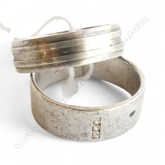 2 STG SILVER RINGS 15.36gms SIZE V