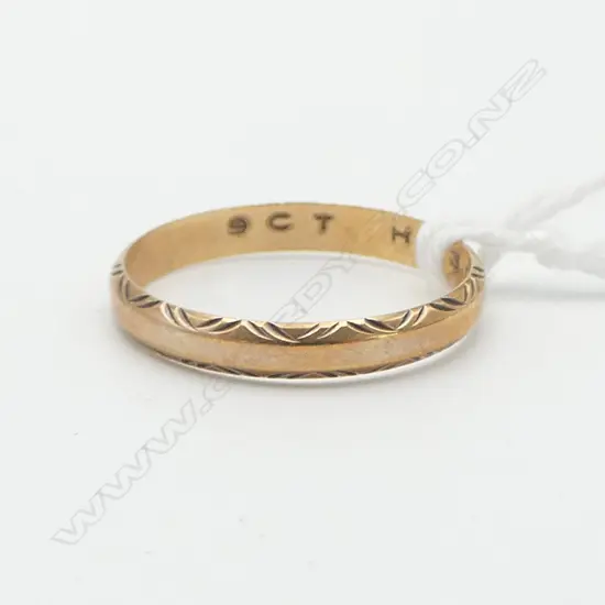 **RTV** 9ct GOLD BAND RING patterned border 1.28gms